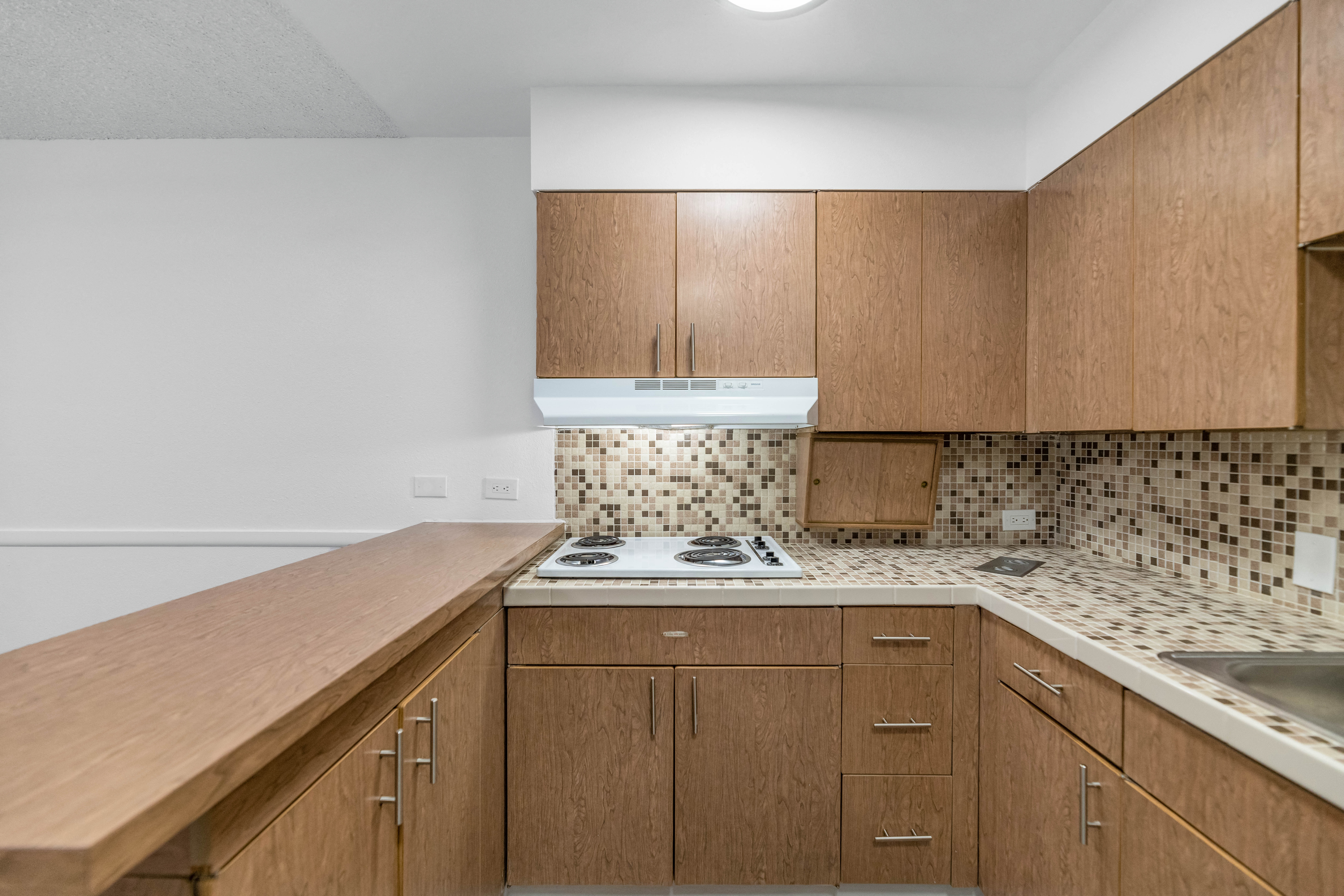 The Phoenix Apartments on 6th Avenue photo 4